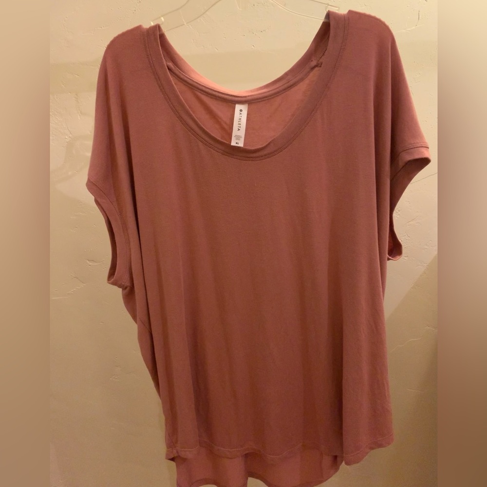 Athleta Women’s T-shirt| Size: XL| No flaws| stretchy light weight shirt|